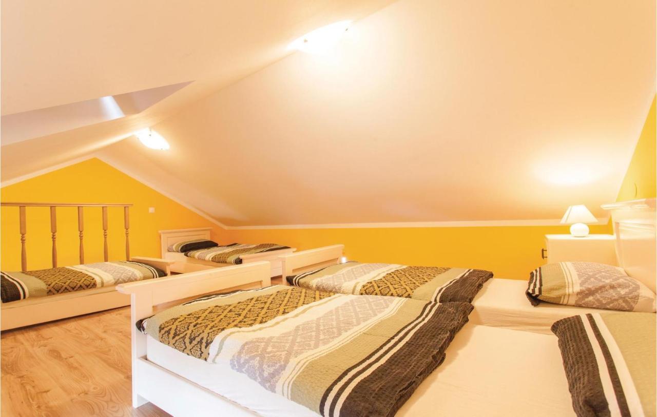 1 Bedroom Beautiful Apartment In Omišalj Extérieur photo