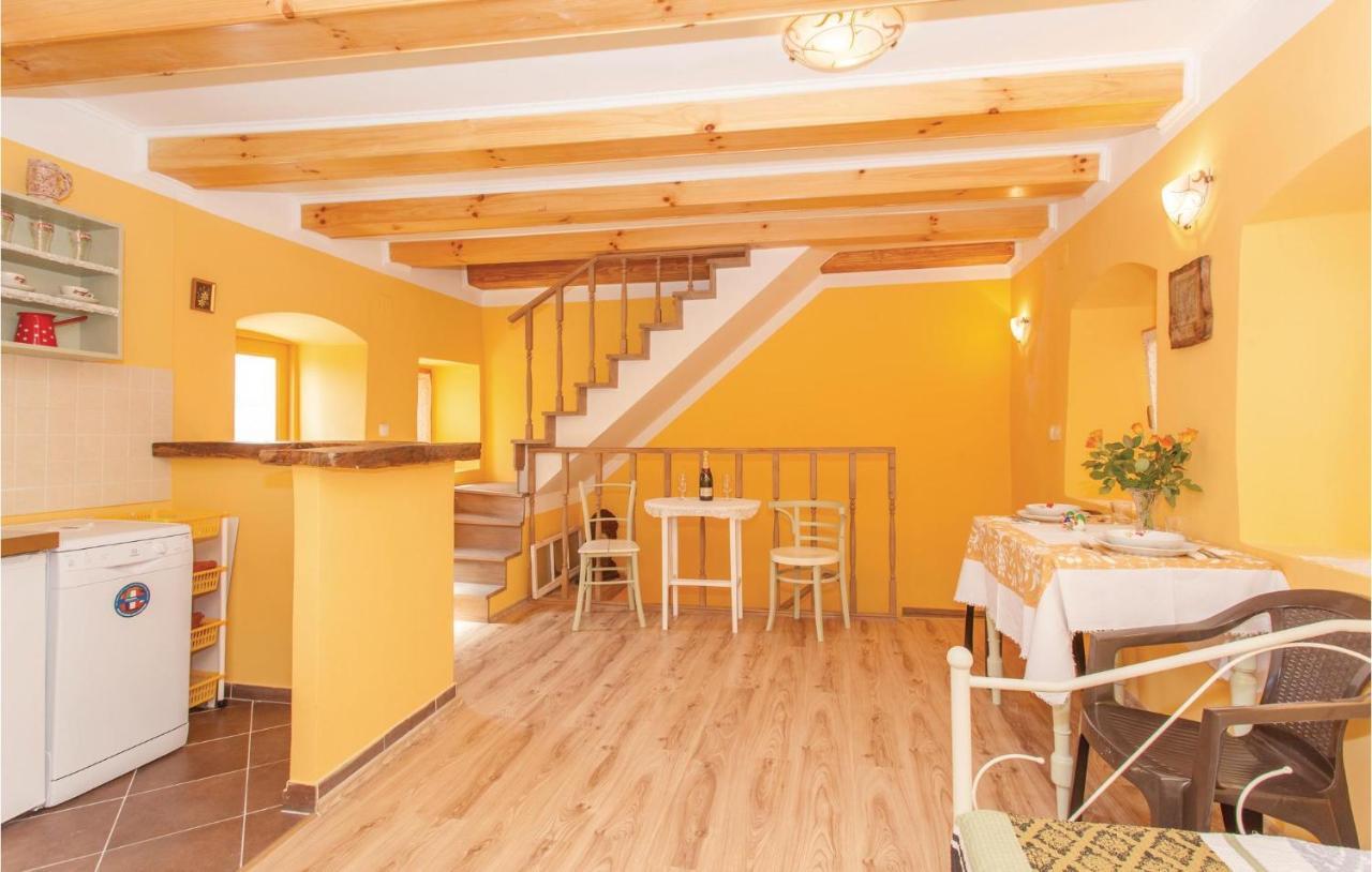 1 Bedroom Beautiful Apartment In Omišalj Extérieur photo