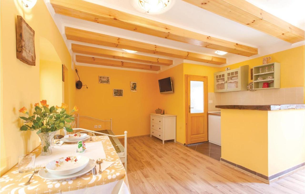 1 Bedroom Beautiful Apartment In Omišalj Extérieur photo